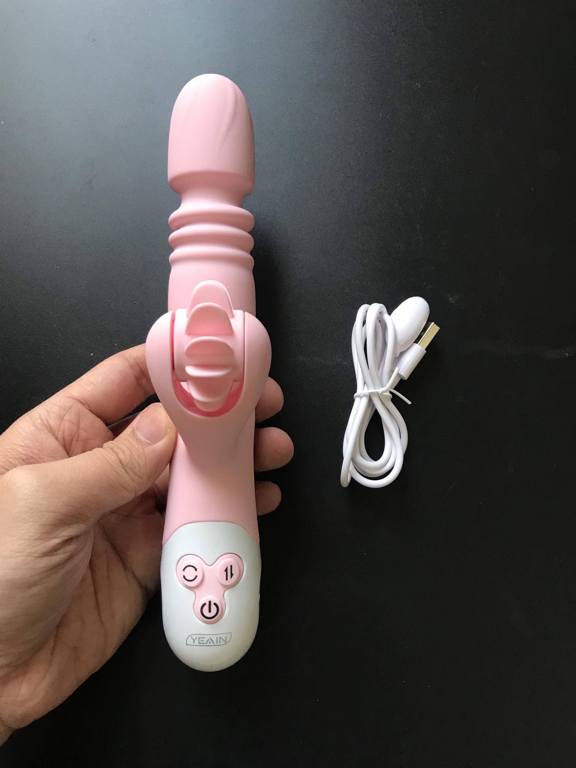 So sánh Dương Vật Giả Đa Năng Siêu Rung Thụt Giựt Kết Hợp Lưỡi Xoay - Đỉnh Cao Siêu Kích Thích hàng mới về
