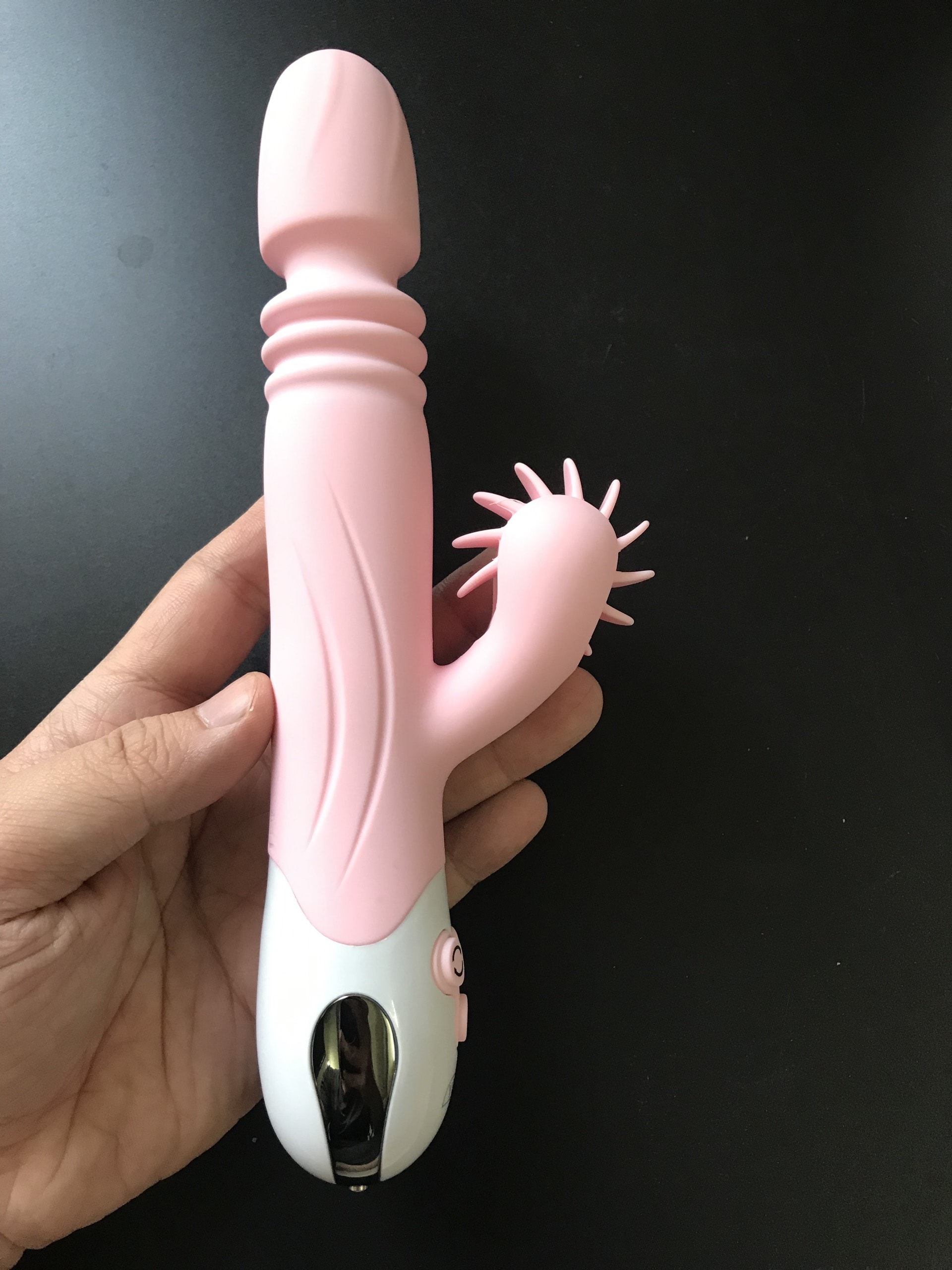  So sánh Dương Vật Giả Đa Năng Siêu Rung Thụt Giựt Kết Hợp Lưỡi Xoay - Đỉnh Cao Siêu Kích Thích hàng mới về
