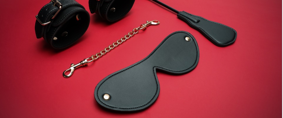 Cửa hàng bán Hộp Quả Tặng Cao Cấp Gồm Set BDSM - Trứng Rung Svakom Phoenix Neo Điều Khiển Qua Điện Thoại - Svakom cao cấp